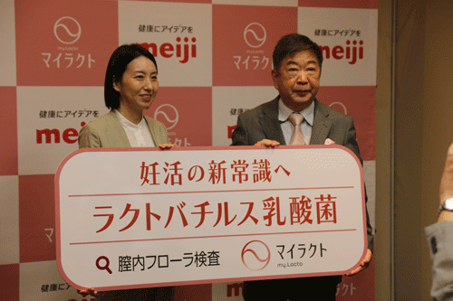 （写真左から）明治　免疫・消化管機能研究Ｇ　専任課長　柳樂明佳氏と東京大学産婦人科　元教授　堤治氏